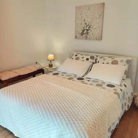 Emma & Toni Апартаменты Биоград-на-Мору