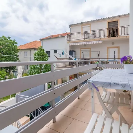 Emma & Toni Апартаменты