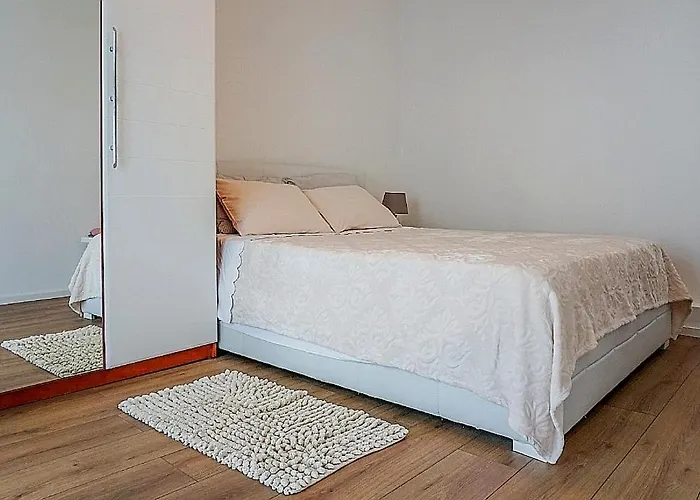 Emma & Toni Апартаменты Биоград-на-Мору